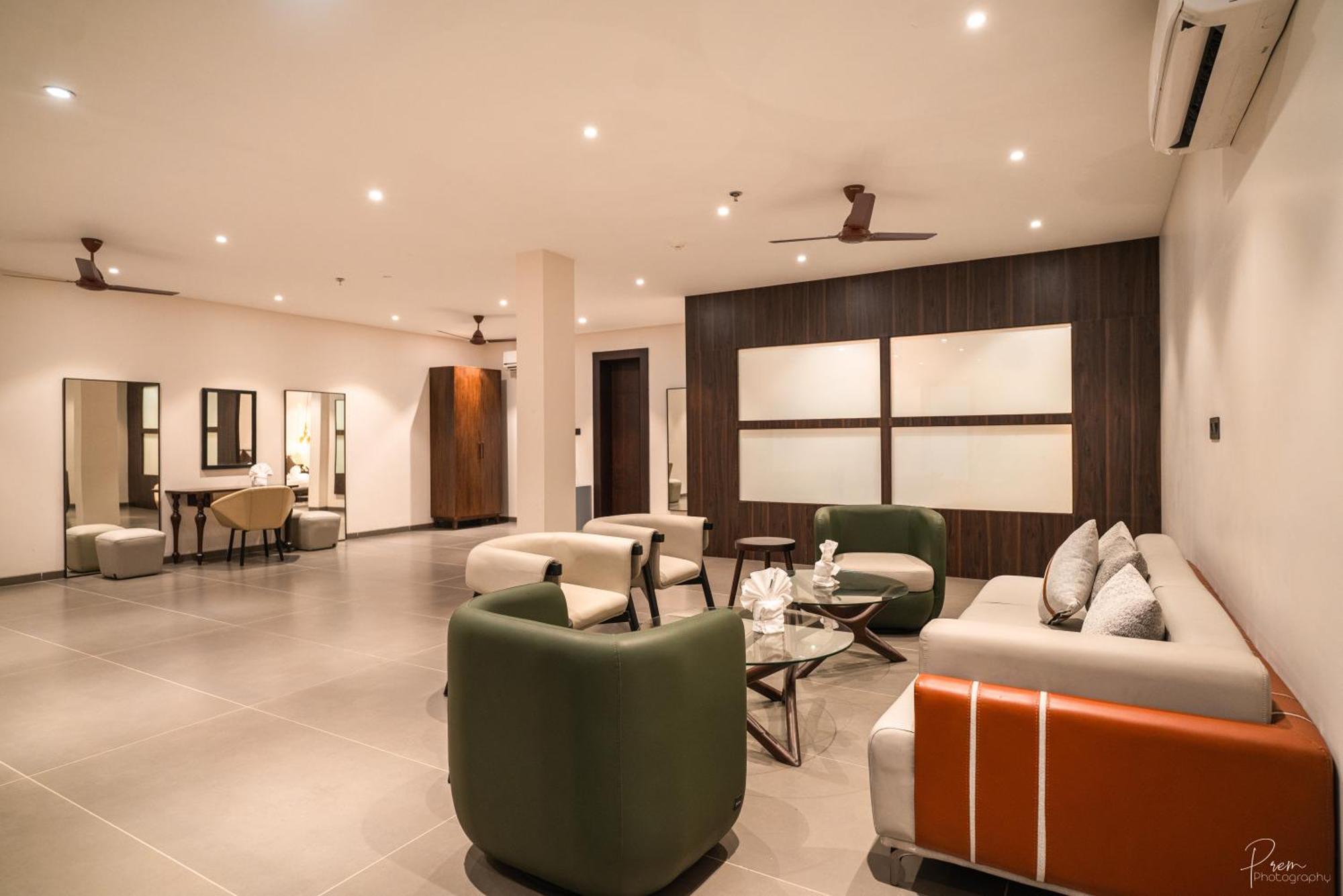 Hotel Omaya Garden Raipur  Bagian luar foto
