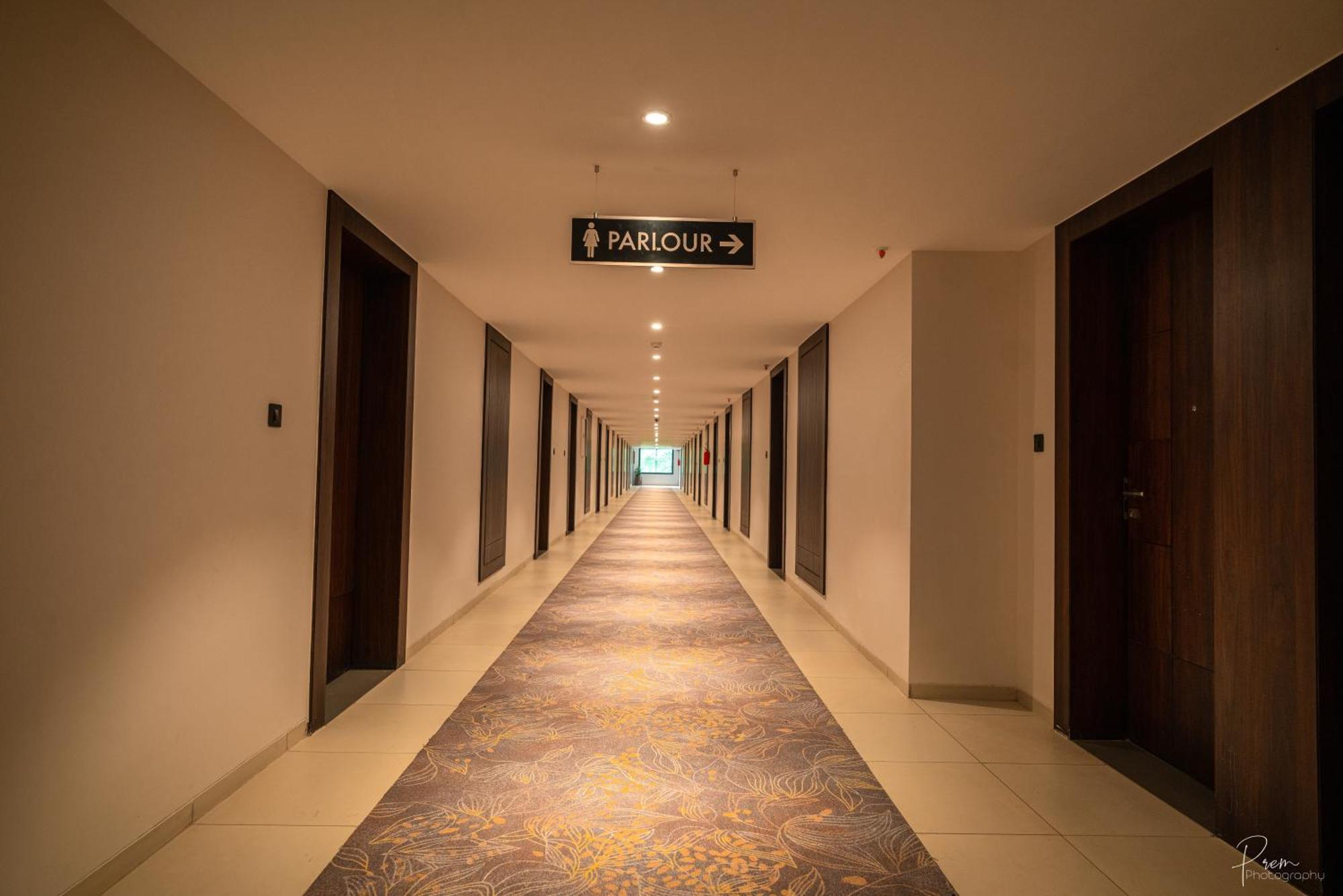 Hotel Omaya Garden Raipur  Bagian luar foto