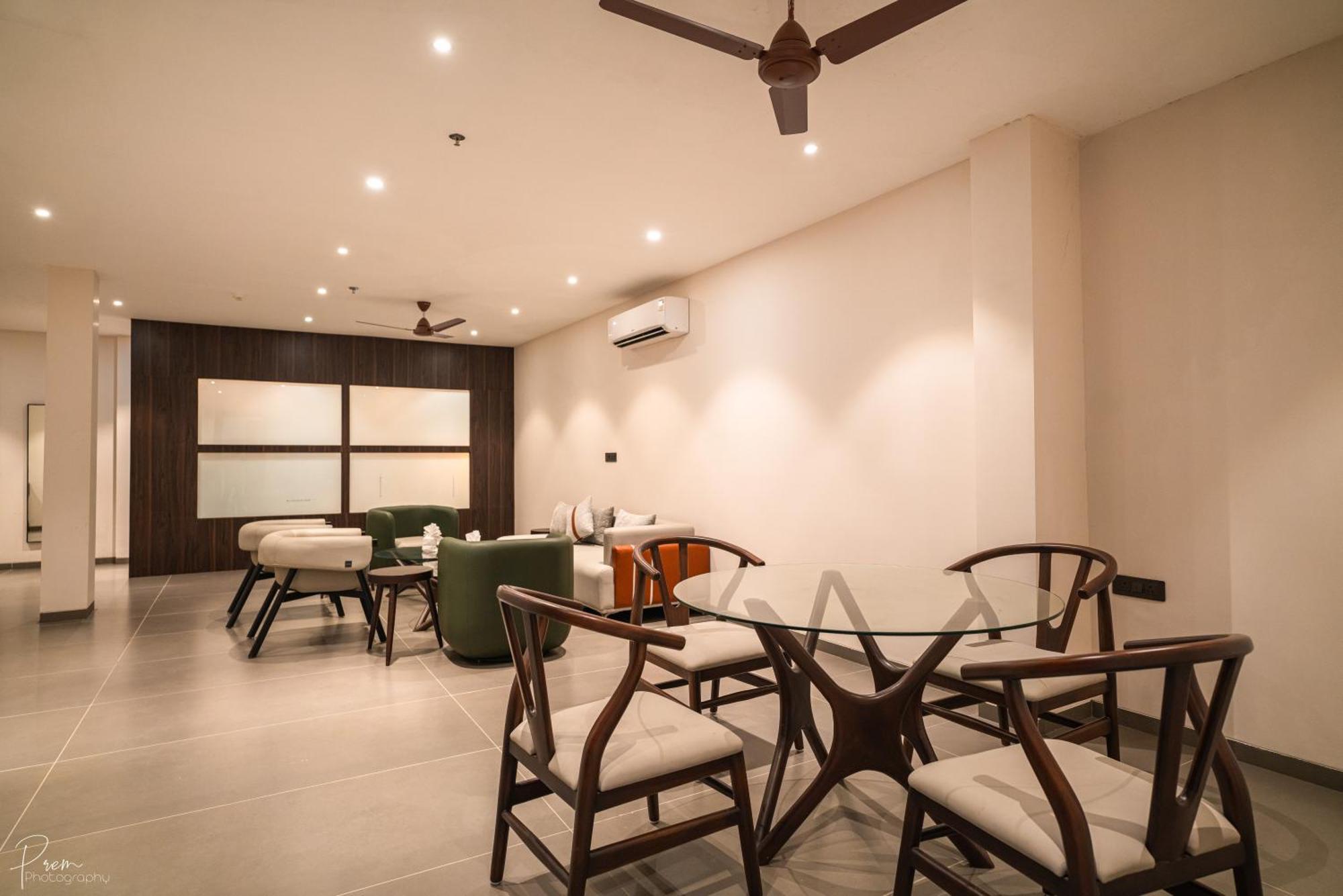 Hotel Omaya Garden Raipur  Bagian luar foto