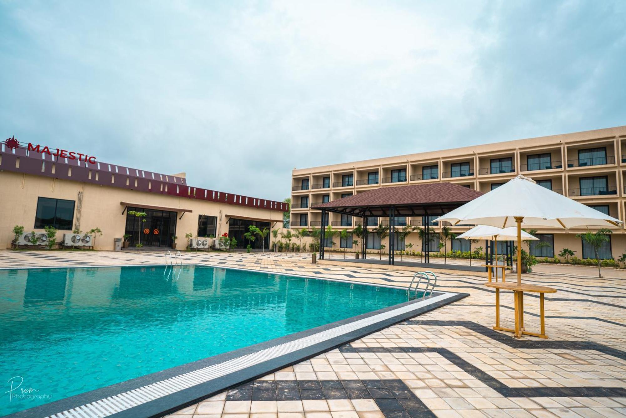 Hotel Omaya Garden Raipur  Bagian luar foto