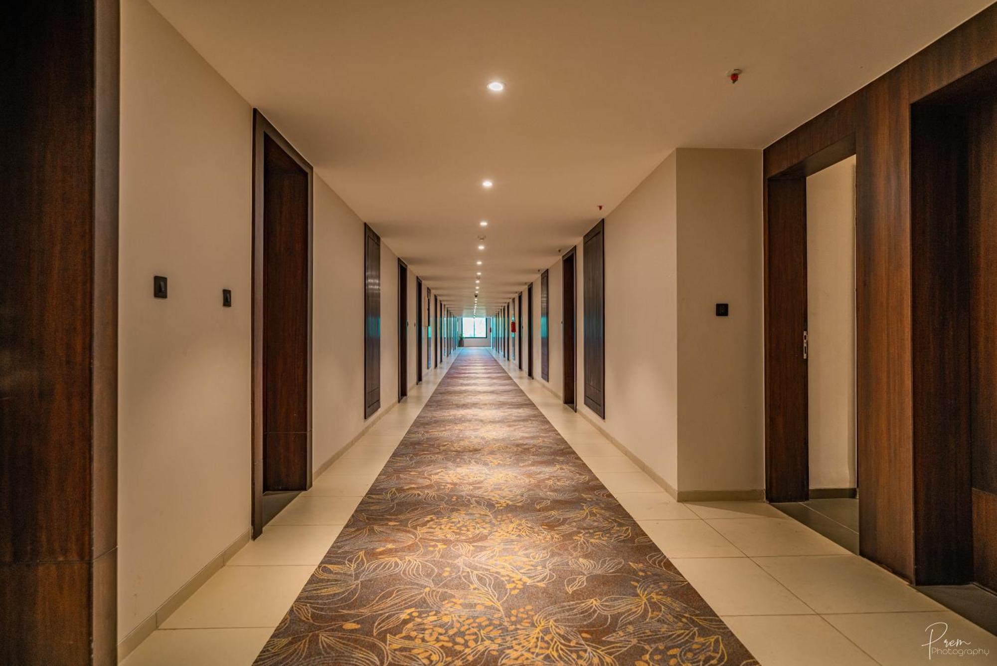 Hotel Omaya Garden Raipur  Bagian luar foto