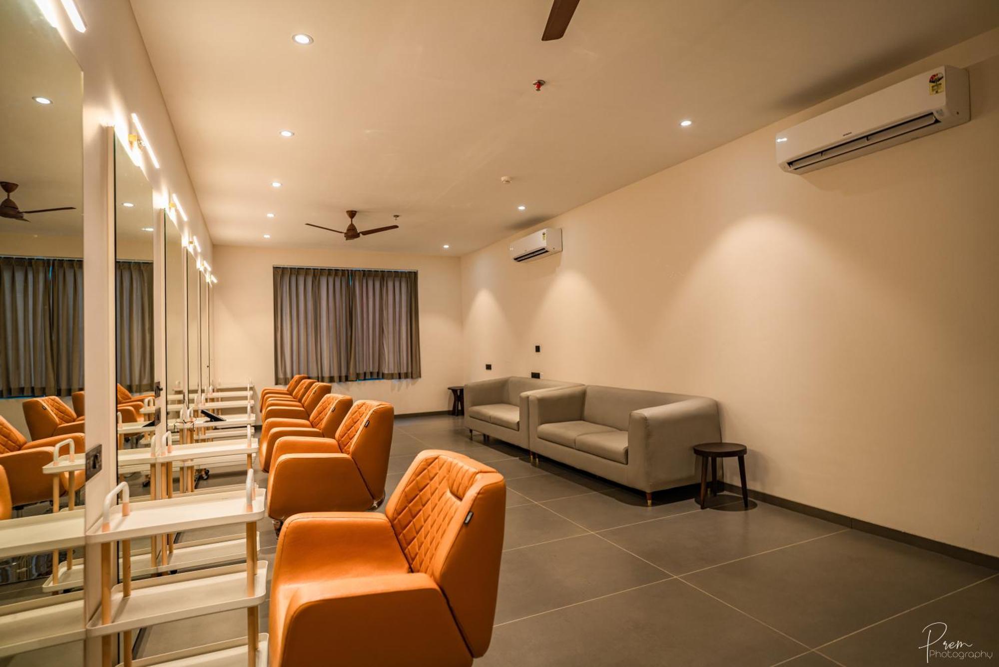 Hotel Omaya Garden Raipur  Bagian luar foto