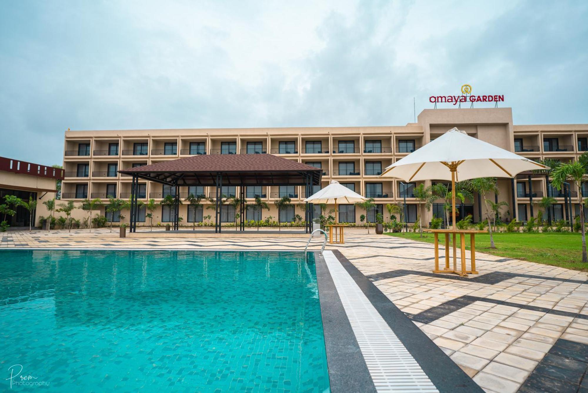Hotel Omaya Garden Raipur  Bagian luar foto