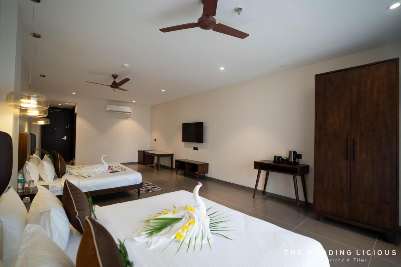 Hotel Omaya Garden Raipur  Bagian luar foto