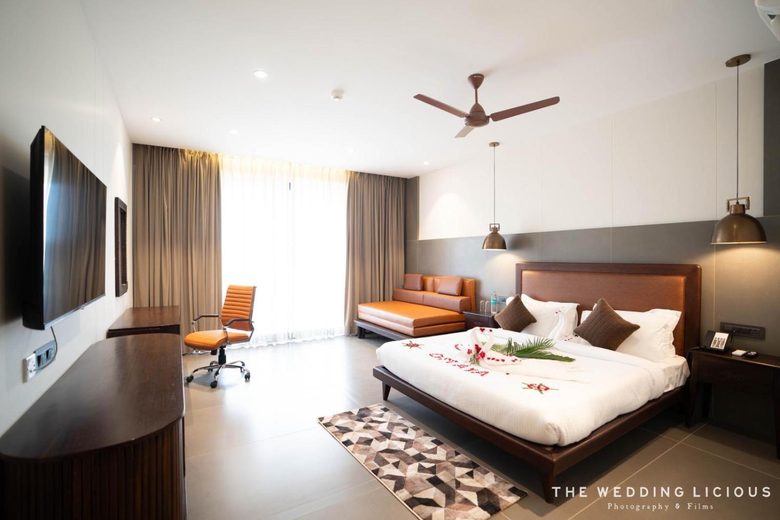 Hotel Omaya Garden Raipur  Bagian luar foto