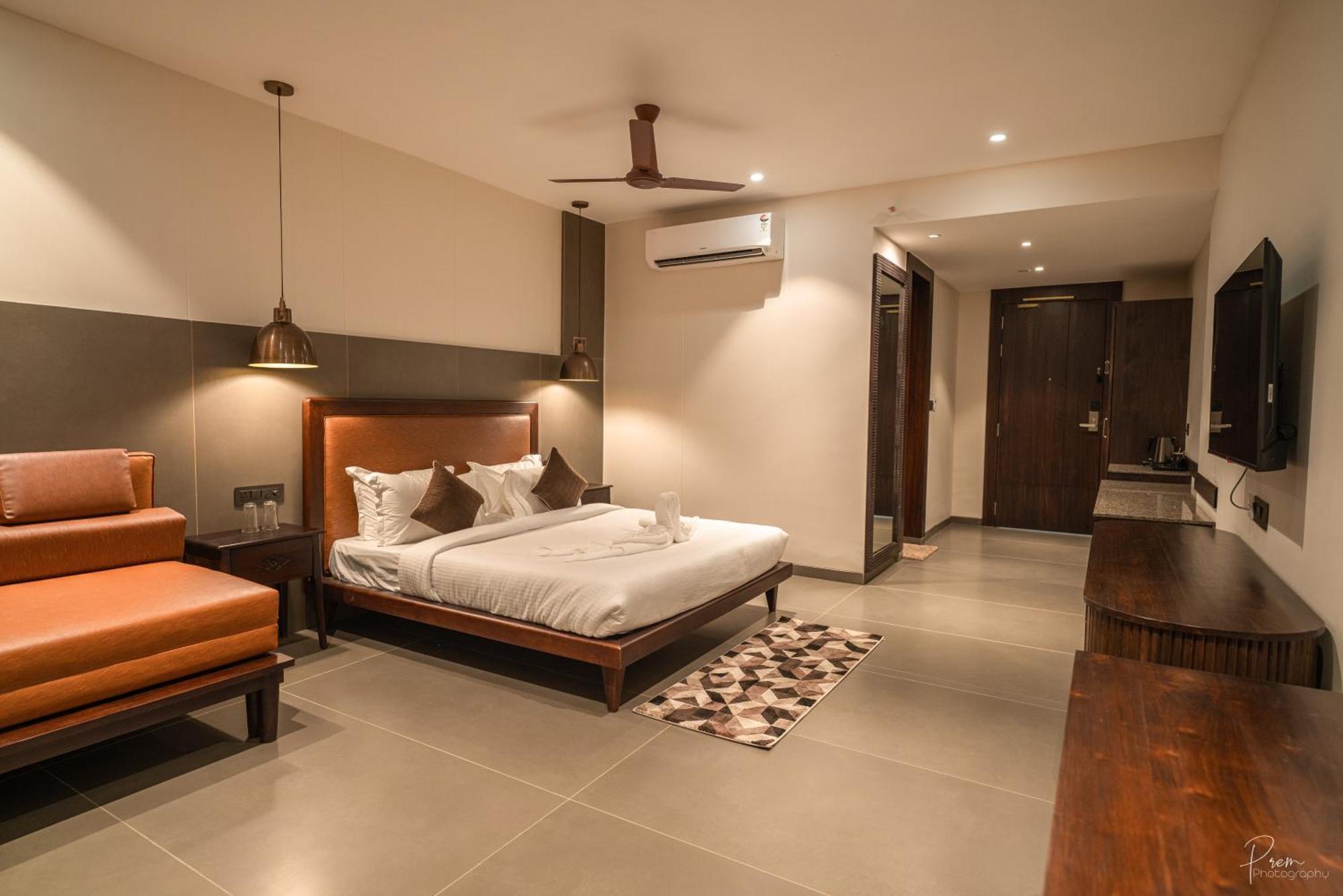 Hotel Omaya Garden Raipur  Bagian luar foto