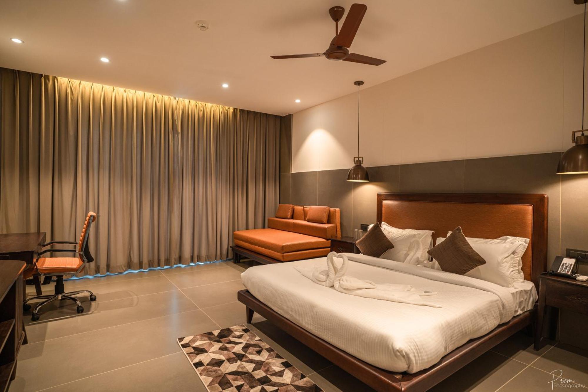 Hotel Omaya Garden Raipur  Bagian luar foto