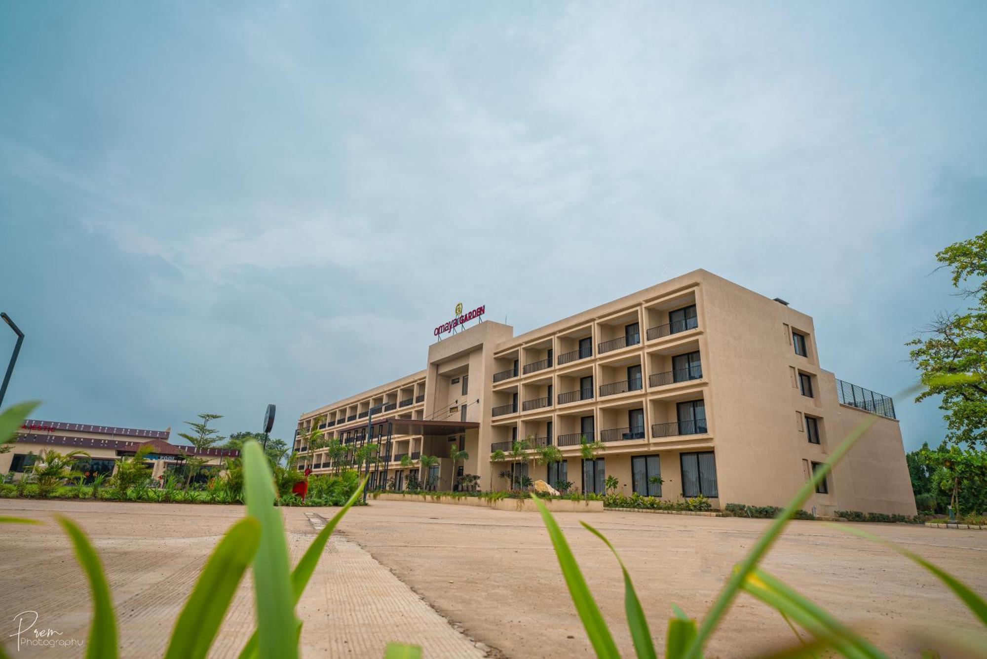 Hotel Omaya Garden Raipur  Bagian luar foto