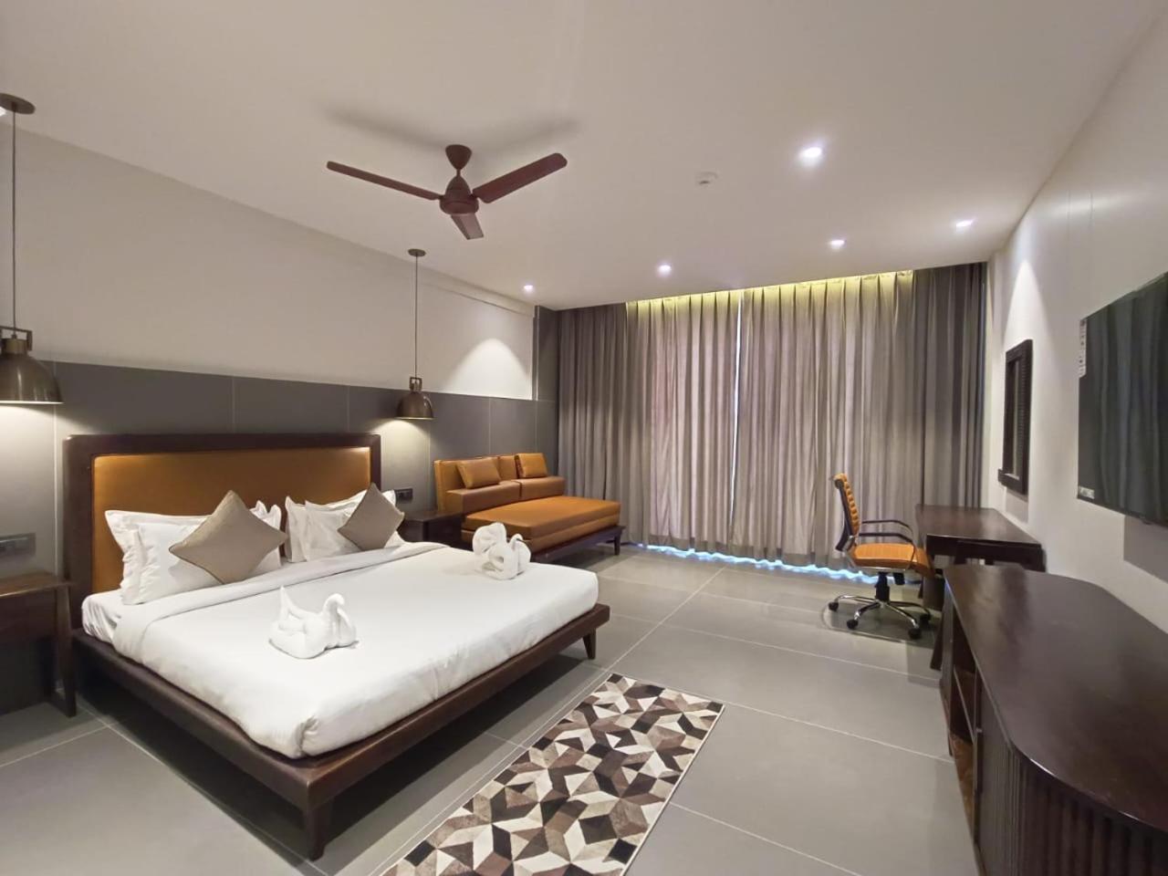 Hotel Omaya Garden Raipur  Bagian luar foto